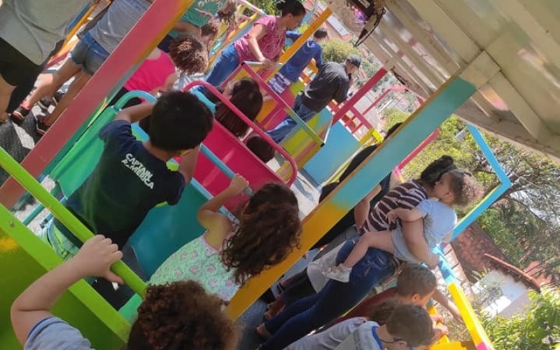 Escolas Municipais comemoram o dia das crianças com muitas atividades, comidas especiais e carreta da alegria