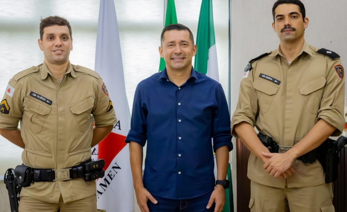 O prefeito Ricardo Garcia recebeu, na sexta-feira (17), o comandante da Polícia Militar de Itapagipe, Tenente Esdras, e 