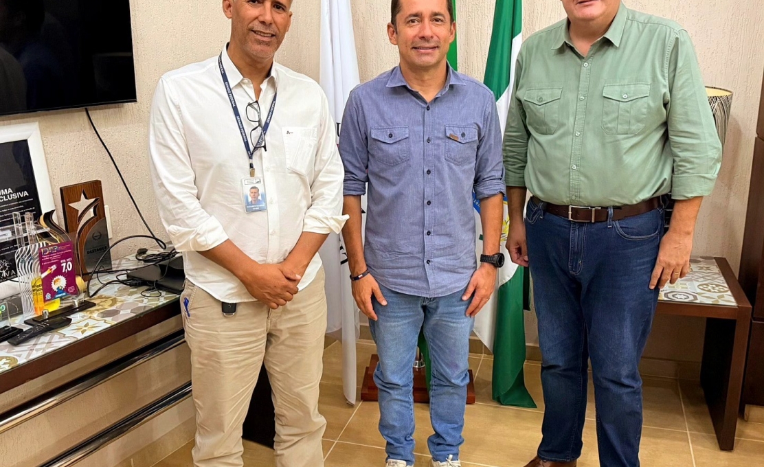 Prefeito Ricardo Garcia recebe assessor parlamentar do senador Carlos Viana e vereador de Uberaba