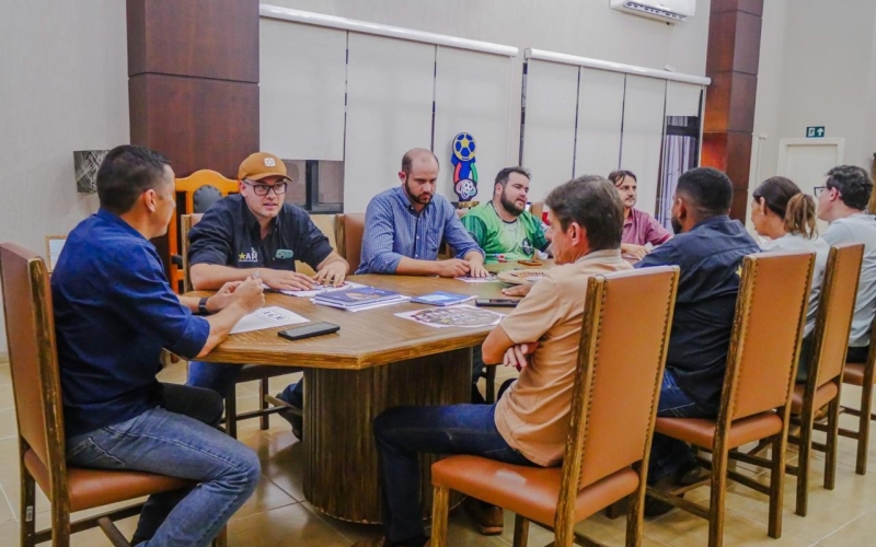 Prefeito Ricardo Garcia recebe diretoria da Associação Itapagipense de Rodeio