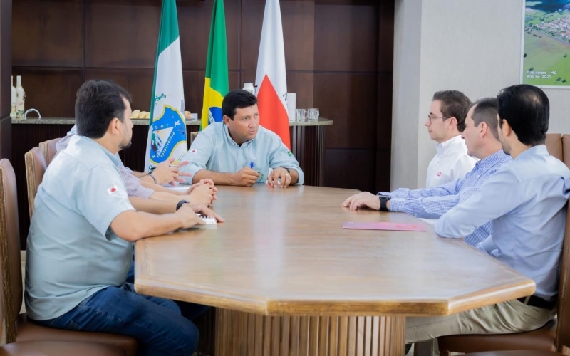 Vice-prefeito Cráides Teodoro Andrade reúne com diretores da COBB VANTRESS 