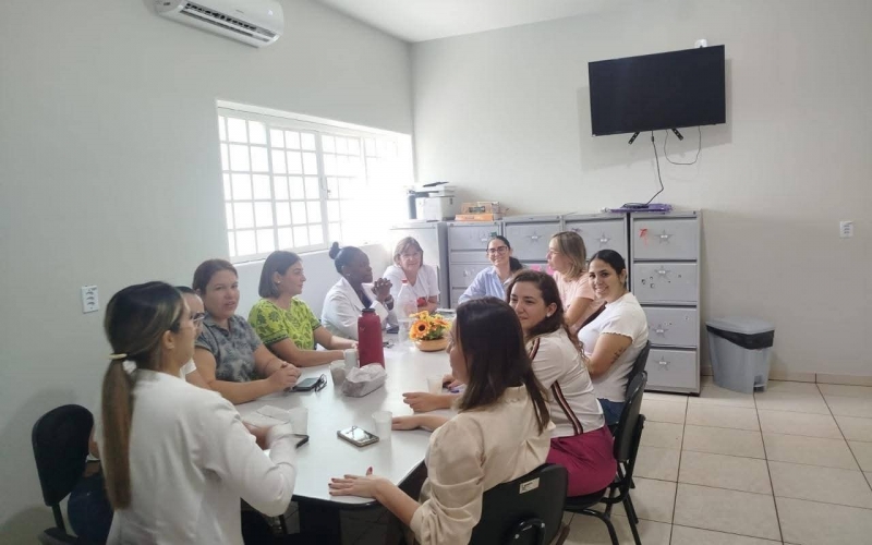 Secretaria Municipal de Saúde e equipe da Atenção Primária alinham atendimento para dengue após capacitação