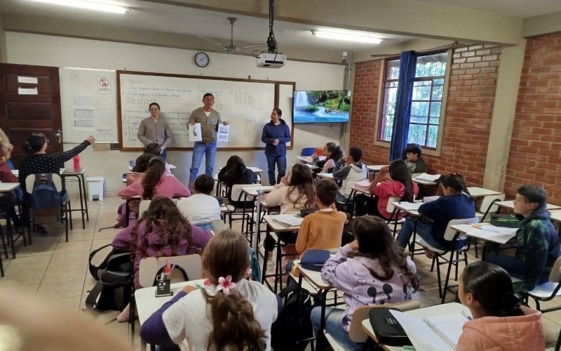 Agentes de Endemias de Itapagipe promovem ações de prevenção às arboviroses em escolas e creches do município