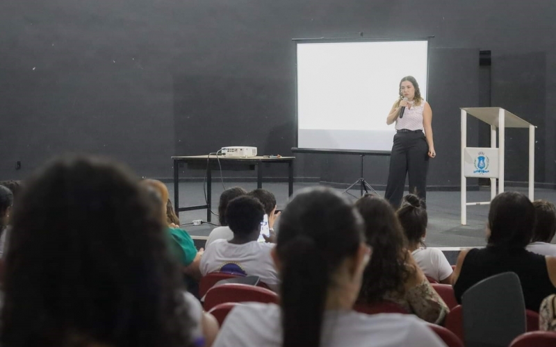 Alunos do Curso Técnico de Enfermagem participam de palestra sobre ISTs e humanização no atendimento