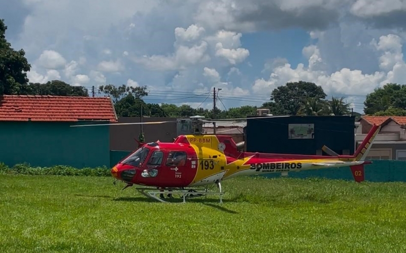 Helicóptero Arcanjo, do Corpo de Bombeiros de Uberaba, realiza resgate em Itapagipe 