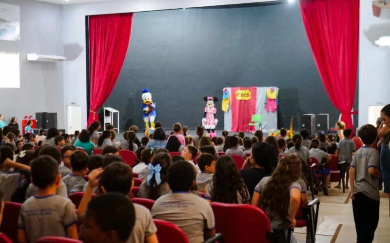 Semana das Crianças foi comemorada com a apresentação “O Circo”