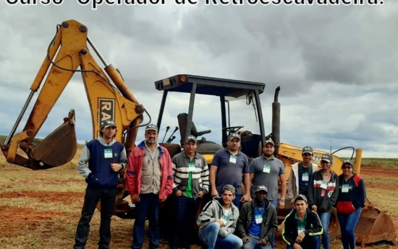Foram realizados cursos pelo SENAR com parceria da Prefeitura de Itapagipe de operador de caminhão muck e retroesvadeira
