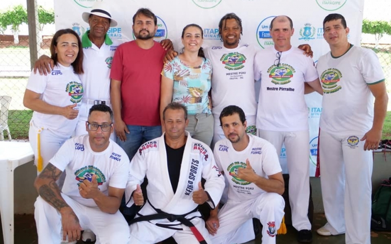 Aconteceu no último domingo, 23 de outubro, na Vila Olimpica, o 1º Encontro de Capoeira