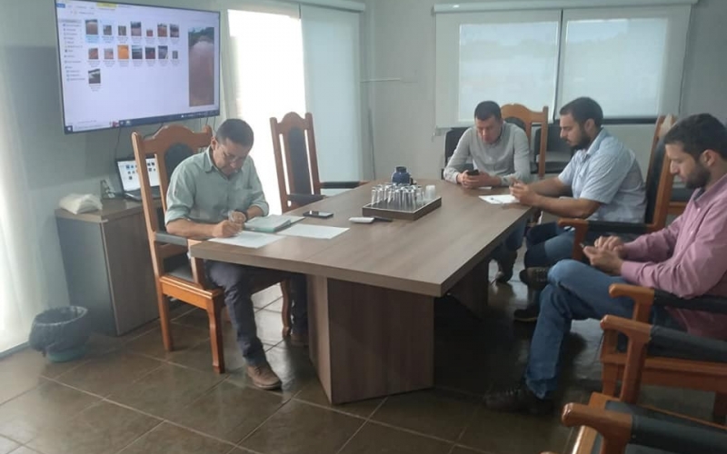 Aconteceu 10 de Janeiro, uma reunião em caráter de urgência com os representantes da defesa civil do município