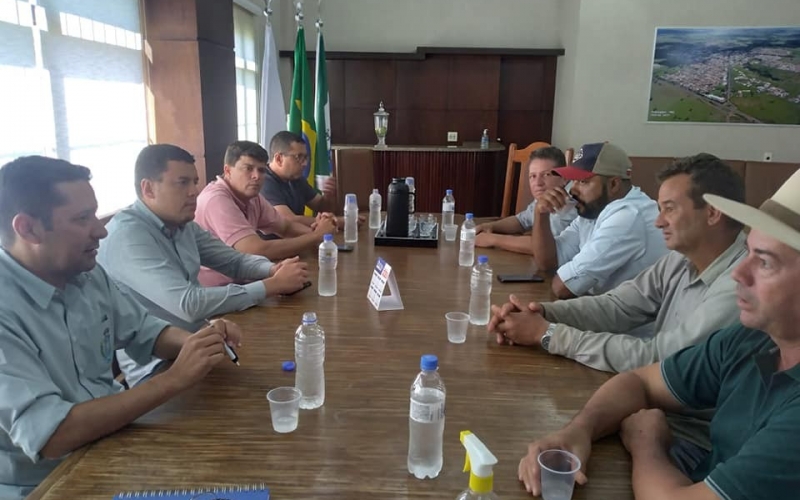 Nesta tarde, 09 de fevereiro, o prefeito Ricardo Garcia, recebeu uma comitiva de Comendador Gomes