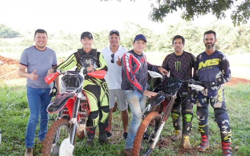 Neste domingo, dia 26 de março, Itapagipe sediou um encontro de praticantes de motocross para um evento treino da modali