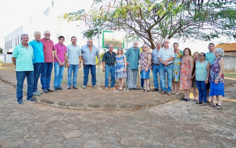 O prefeito Ricardo Garcia esteve presente na praça da Capela Santa Rita de Cássia, onde, deu o nome à Praça de Jacinta H