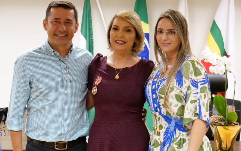O prefeito Ricardo Garcia participou no Fórum da Comarca, da entrega da Medalha Desembargador Hélio Costa 