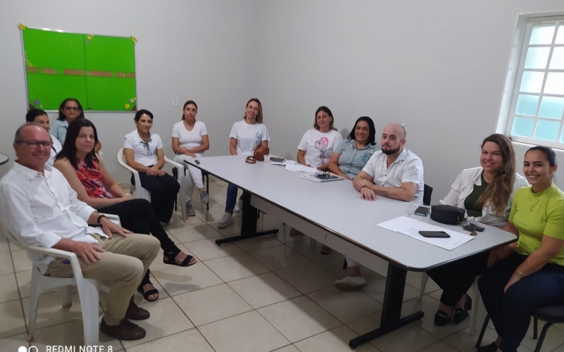 Houve uma reunião no PSF Dra Nohad, para estabelecer o Comitê Municipal AVAQ (Atividades de Vacinação de Alta Qualidade)
