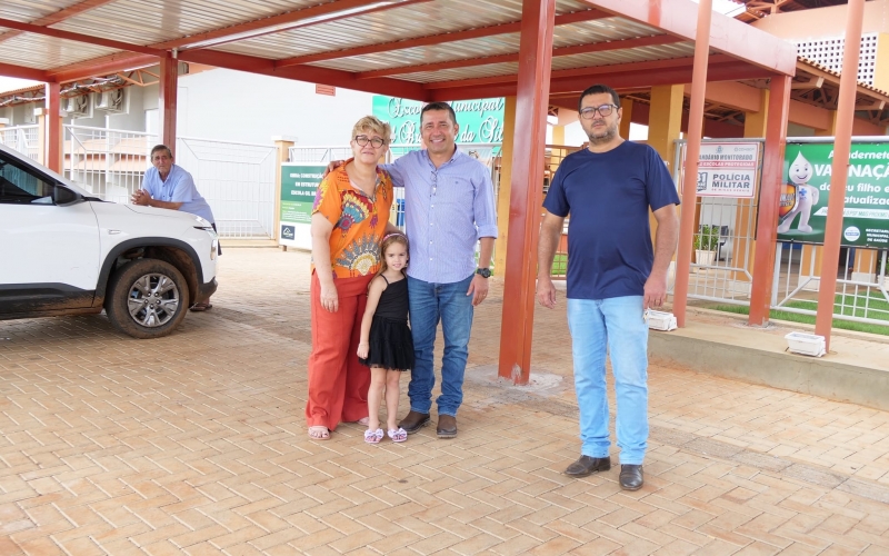No início desta terça-feira, dia 09 de janeiro, o prefeito Ricardo Garcia visitou a escola Gil Brasileiro da Silva