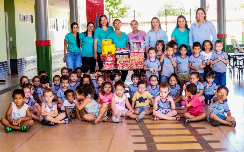 A entrega de brinquedos doados para a Prefeitura de Itapagipe pela Usina BP Bunge nas escolas e creches