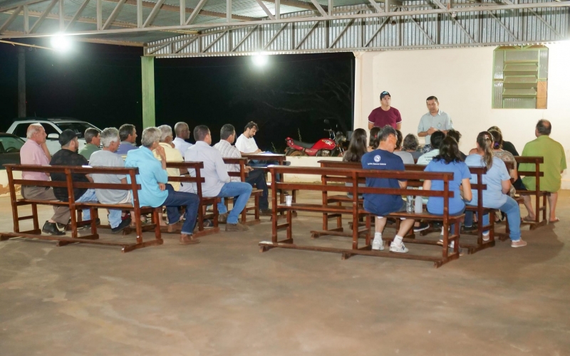 O prefeito Ricardo Garcia e o presidente da Câmara Municipal participaram de uma reunião, na Comunidade São João Batista