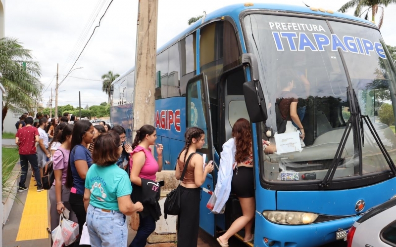  Prefeitura de Itapagipe disponibilizou transporte gratuito para estudantes que realizaram o ENEM 