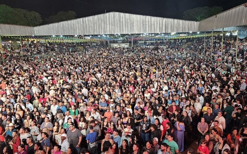 Arraiá do Lageado levou mais de 10 mil pessoas no Parque de Exposições na noite de sábado